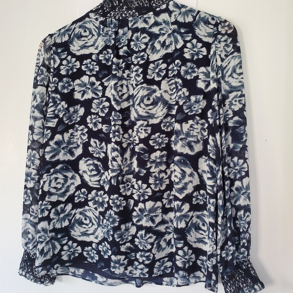 J. CREW XS Shaded Floral Crinkle Chiffon Smocked Top Navy LS Mock Neck Office - Picture 11 of 15